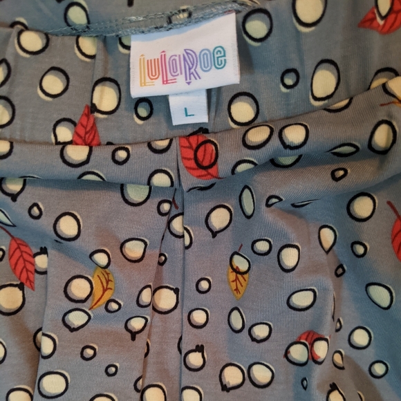 LuLaRoe Madison large NWOT snow and leaves print - Picture 2 of 3